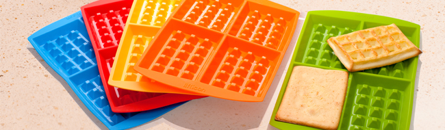 莱弗康硅胶烘焙模具的材质是塑胶吗？